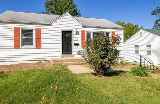 Adorable 2 bedroom home in Overland photos photos