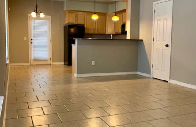2005 Azlin Pl - D Gallery 3