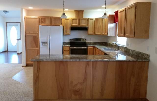 Selah 3br 2ba 2 car attached garage Gallery 4
