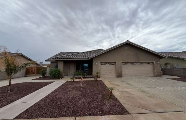 4 BEDROOM HOME! Gallery 1