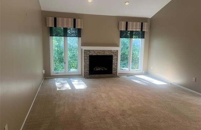 5529 Walnut Circle W Gallery 4