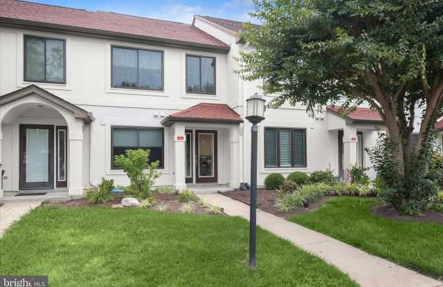 45-B QUEEN NEVA CT #B photos photos