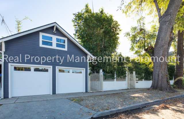 Fully Renovated Los Feliz Home with Private Yard, Two-Car Garage & Creative Studio Gallery 1