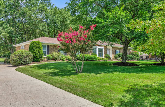 One level living in the heart of Brentwood photos photos