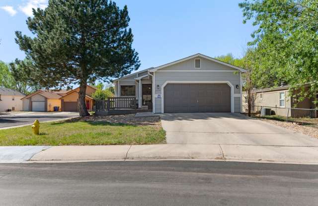 Classic 3 Bedroom 2 Bathroom in Fort Collins Ranch in an Incredible Location! photos photos