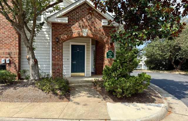 925 Dorchester Place, #305 - Carriage Hill END UNIT with 1-car Garage! - 925 Dorchester Place, Pantops, VA 22911