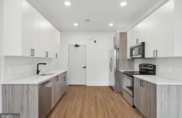 528 W BERKS Street unit: 2 photos photos