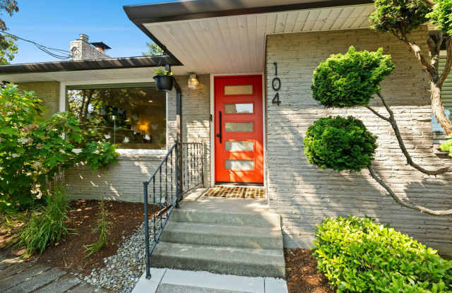 Beautiful Mid-Century Burien Home available for lease Gallery 3