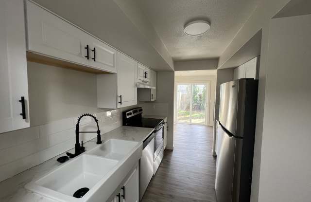 1094-1098 46th Place Southeast - 1096 Gallery 3