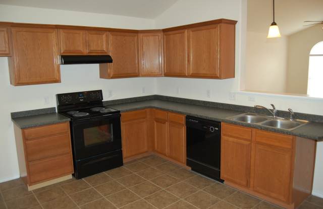 Great 3/2/2 Home in Monterey - Frenship School District Gallery 4