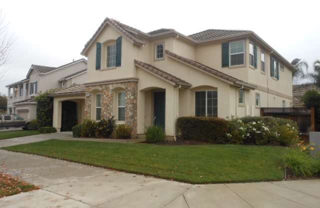 Beautiful 4 Bed, 3 Bath in Rose Garden Gallery 4