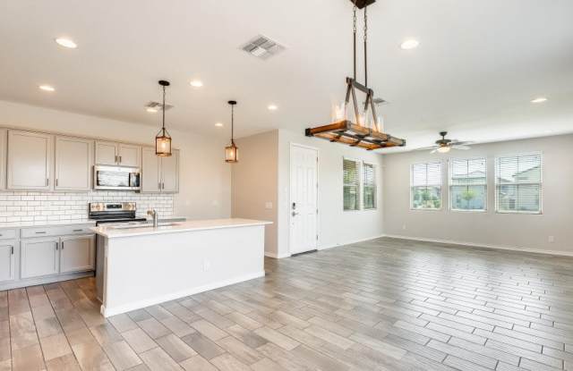 1640 S 82nd Pl Gallery 3