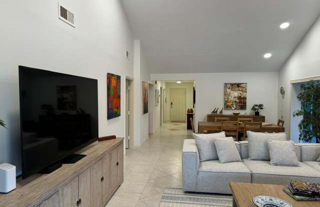 21708 TALL PALM Circle Gallery 3