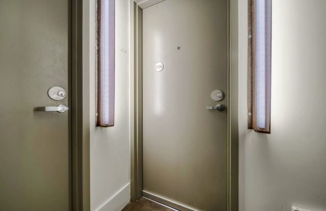 LOFTED STUDIO FOR RENT $2,025 /mo - 83 McAllister Street, San Francisco, CA 94102