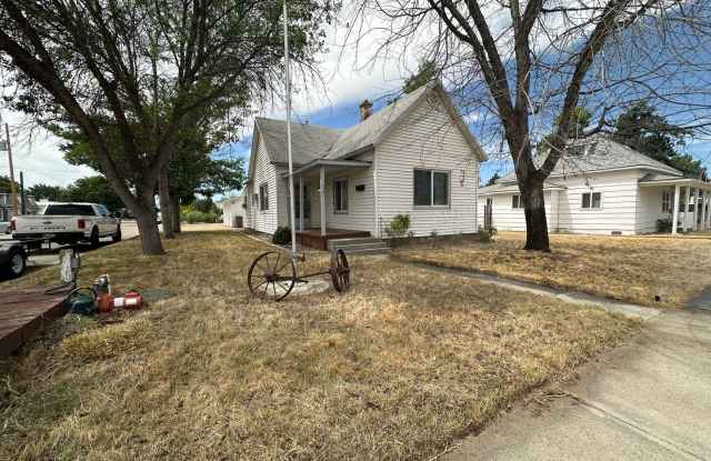 2bed, 1bath 1,186sq.ft. home with large detached garage in Emmett, ID photos photos