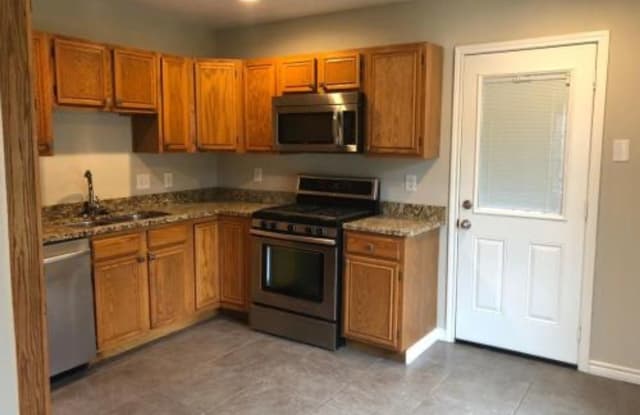 412 Lane Street - 412 Lane Street, Irving, TX 75061