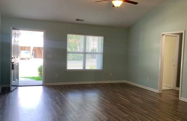 3 Bedroom 2 Bath House on Mill Creek - Leland, Available Now Gallery 4
