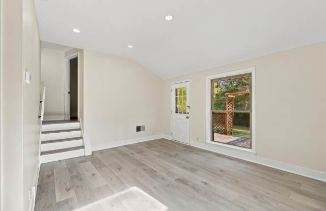 2637 Whitewood Street Gallery 1