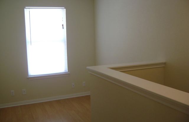 2507 Oak Ln Gallery 4