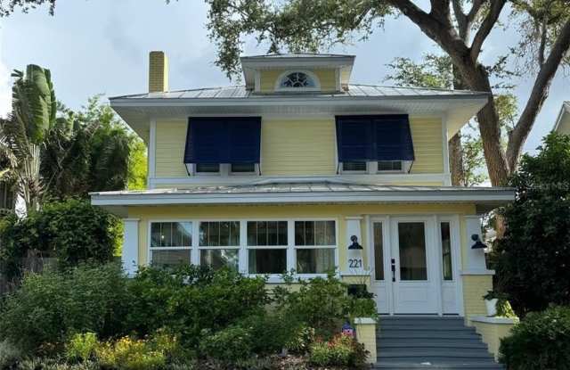 221 13TH AVENUE NE photos photos