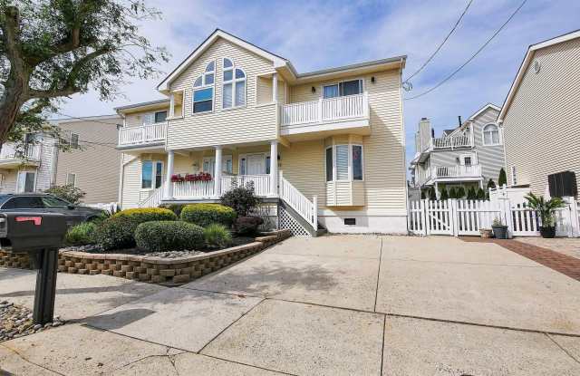 216 N Coolidge Ave photos photos