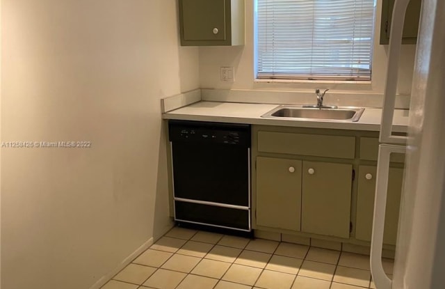 7765 SW 86th St - 7765 SW 86th St, Kendall, FL 33143
