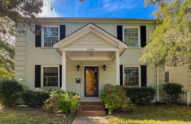 Move In Ready! Renovated 4 Br/3 Ba Haymount Charmer (Pets Considered) Gallery 3