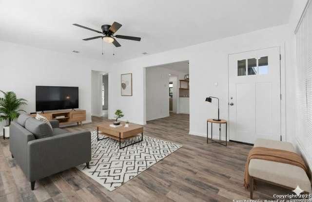 2530 W MISTLETOE AVE photos photos