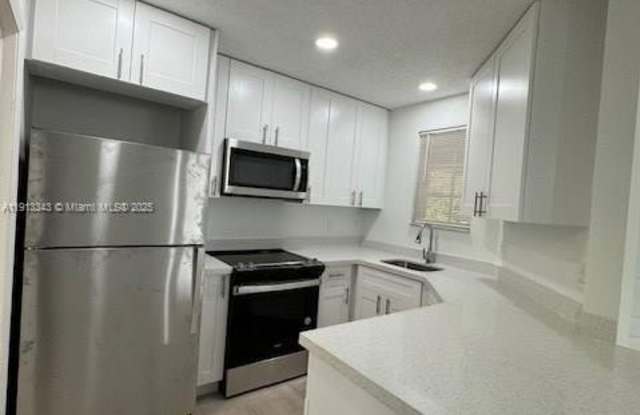 18344 NW 68th Ave photos photos