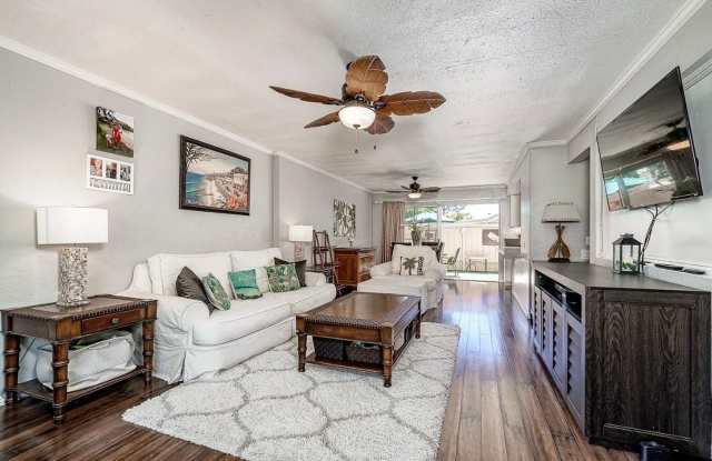 Recently upgraded townhome in gated community with marina access Gallery 4