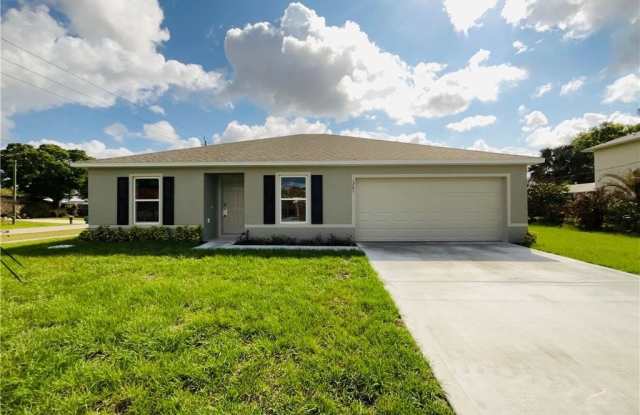 1701 SE Manth Lane photos photos