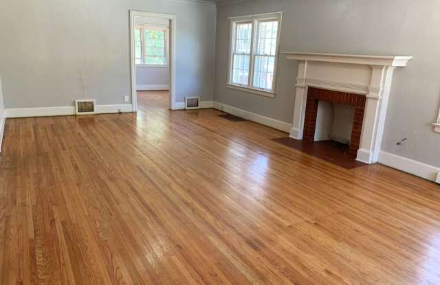 Fabulous vintage home w/3 bedrooms, 2 baths Gallery 3