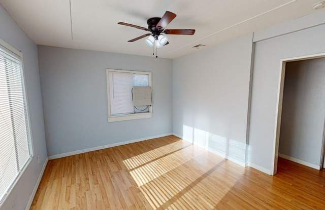 Just Reduced for a Fast Lease! Charming single-story bungalow 2/1 Gallery 3