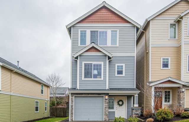 Townhouse Living at Its Best: Fireplace, Granite Kitchen  Backyard Oasis photos photos