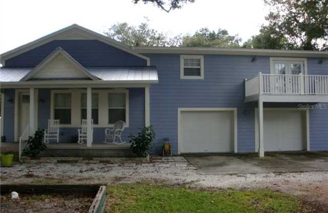 209 GROVE CIRCLE S Gallery 2