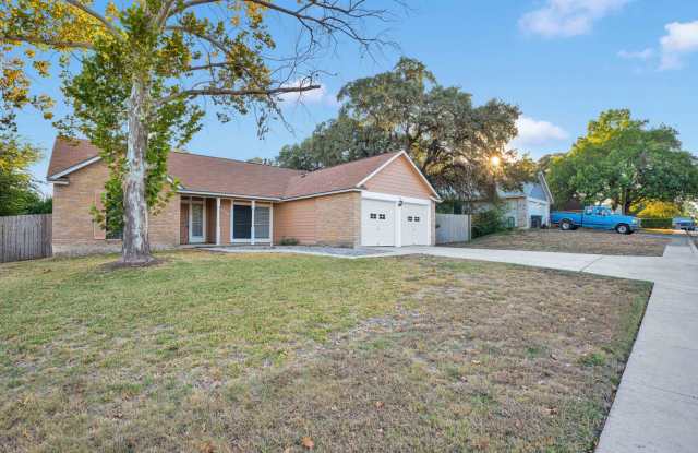 Charming 4-Bedroom Home with a Pool! photos photos Charming 4-Bedroom Home with a Pool! photos photos
