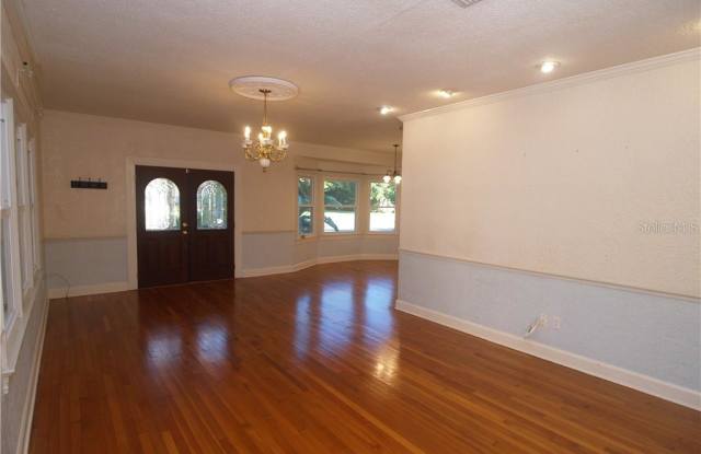 300 ORANGEVIEW AVENUE Gallery 4