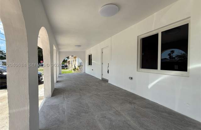 228 NW 32nd Ave photos photos
