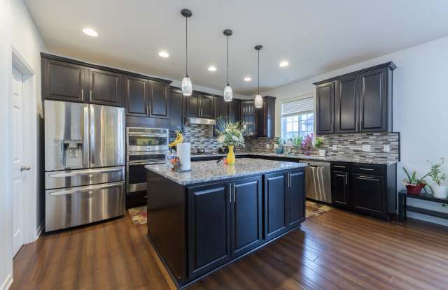 Rare 5 bed home in the heart of apple valley! Many updates! photos photos