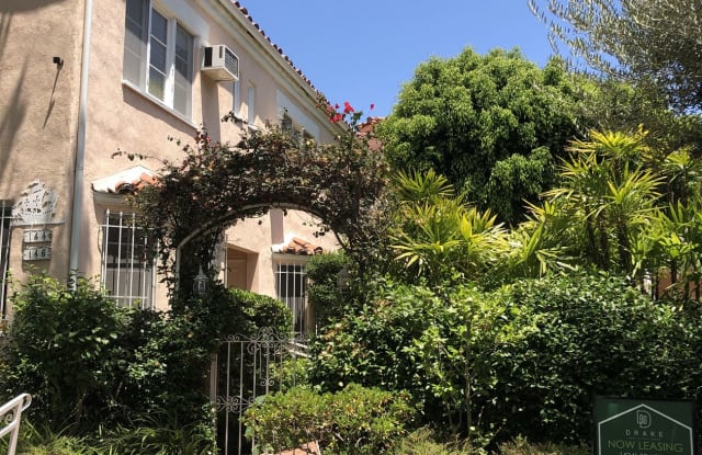 146 South Canon Drive - 146 South Canon Drive, Beverly Hills, CA 90212