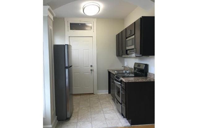 813 West Cornelia Avenue - 813 West Cornelia Avenue, Chicago, IL 60657