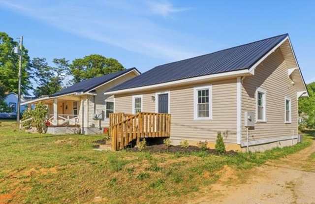 Lovely 3 bedroom, 1 bathroom home near Downtown Winston Salem! Gallery 4