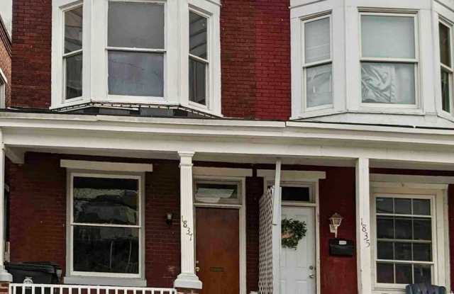 Large 3-bedroom 1 bath townhome - 1837 Zarker Street, Harrisburg, PA 17104 Large 3-bedroom 1 bath townhome - 1837 Zarker Street, Harrisburg, PA 17104