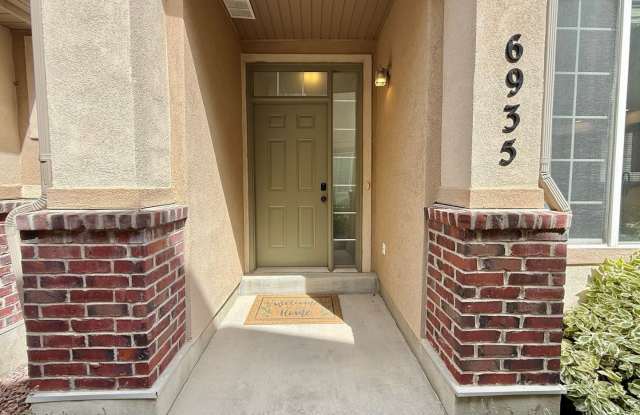 FIRST MONTH FREE!! 3-Bed, 2.5-Bath Townhome | Garage + Fenced Yard + Pool, Gym & Playground | West Jordan Gallery 4