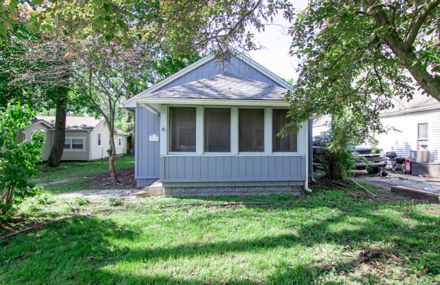 1913 E 67th St - 1913 East 67th Street, Indianapolis, IN 46220