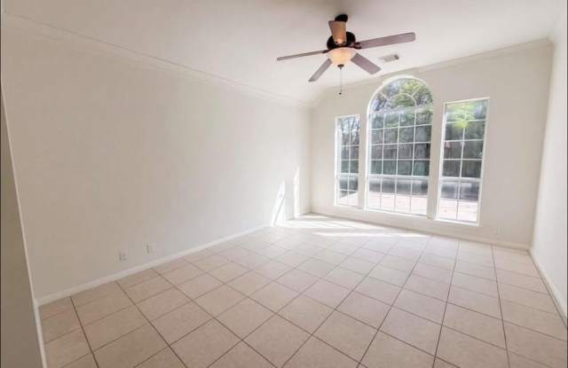 5400 Ketch Ct 70L Rd Gallery 3