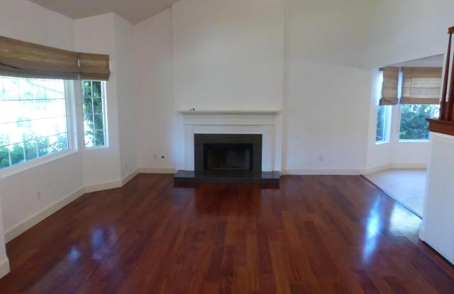 29104 Laro Drive Gallery 3