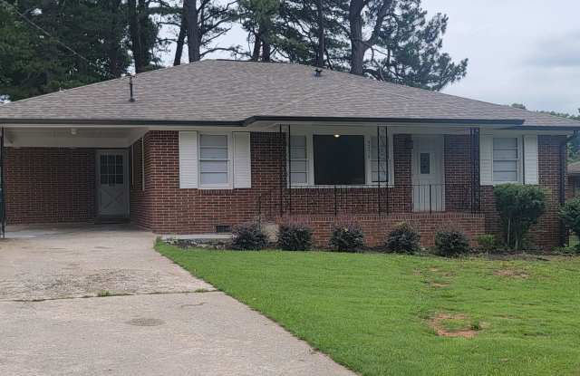 Free Application Fee | Renovated 4BR Brick Ranch with Large  Kitchen Island Gallery 3