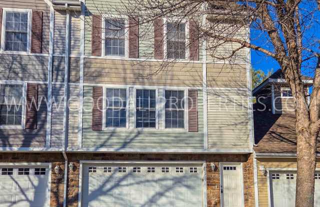 RENT SPECIAL!!! 2 Bedroom 2.5 Bath Townhome in Urbandale with attached two car garage. - 4317 153rd Street, Urbandale, IA 50323