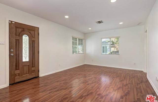 17322 Martha St Gallery 4